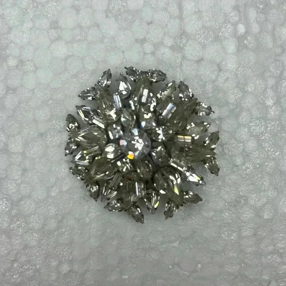 Beautiful deaigner collectable Vintage Austria Rhinestone Brooch - Picture 1 of 3